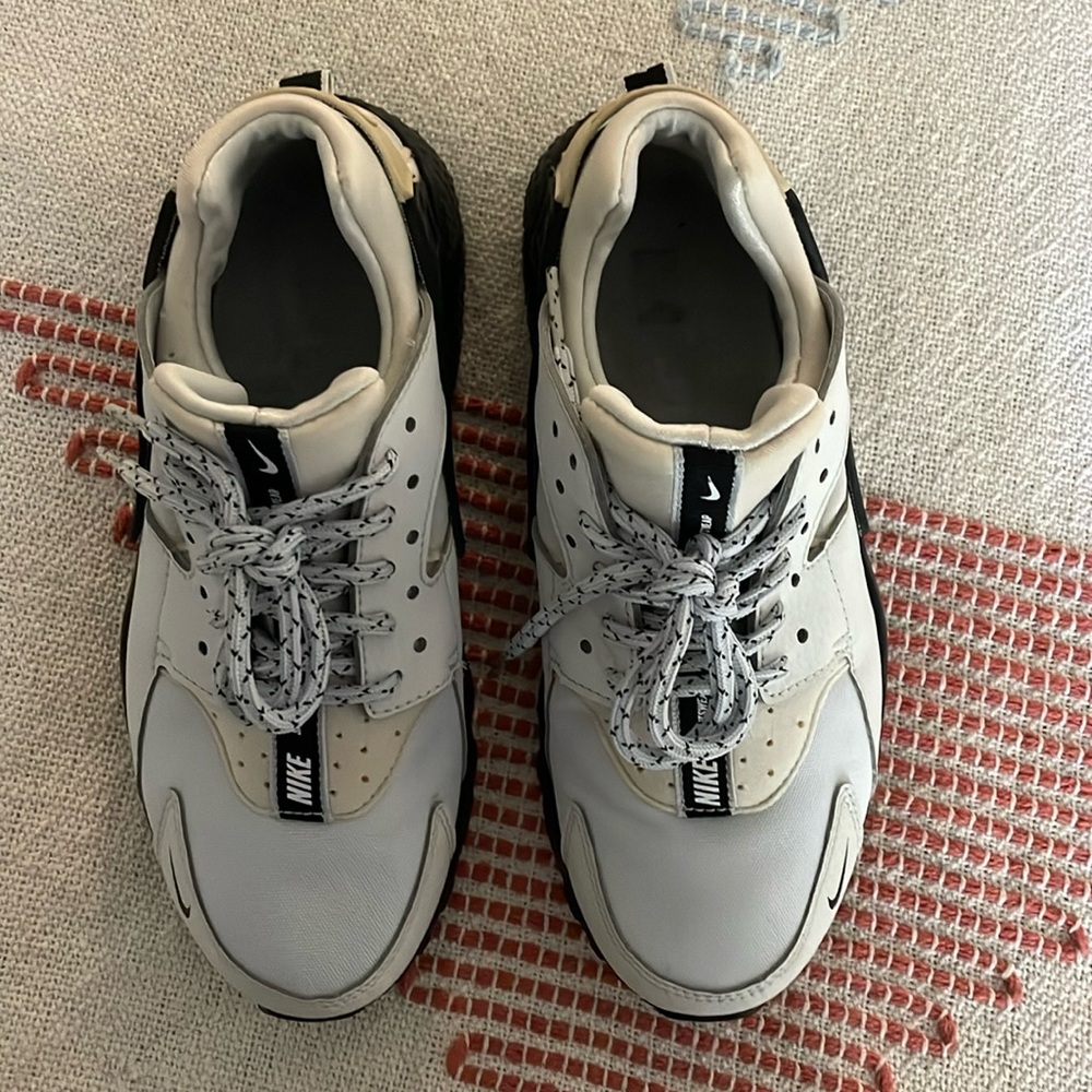 NIKE HUARACHE RUN Shoes